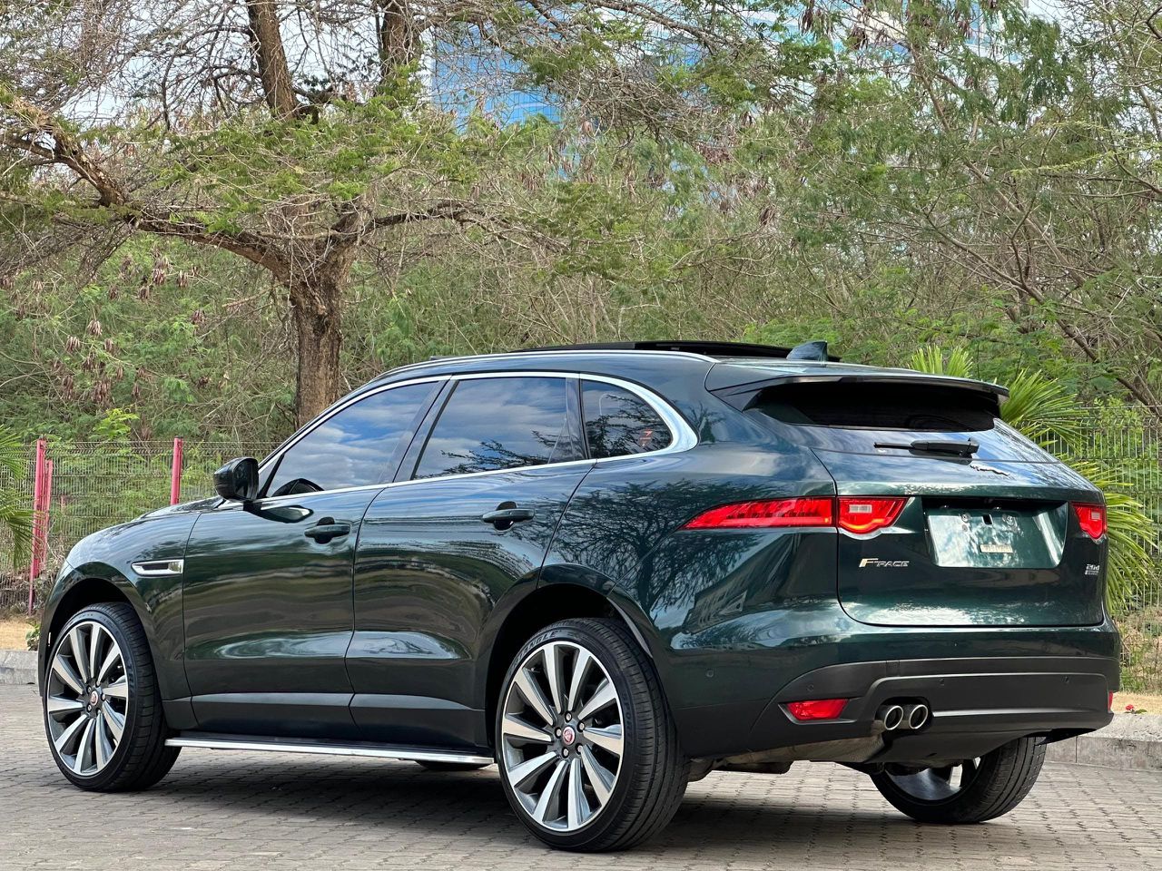 JAGUAR F-PACE thumbnail 3
